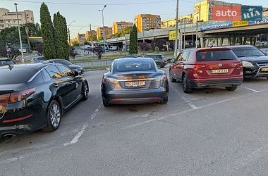 Ліфтбек Tesla Model S 2015 в Львові