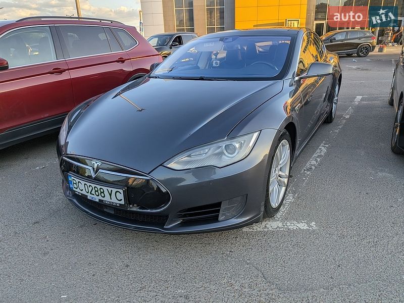 Tesla Model S 2015