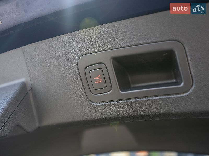 Лифтбек Tesla Model S 2019 в Киеве фото 20 Лифтбек Tesla Model S 2019 в Киеве