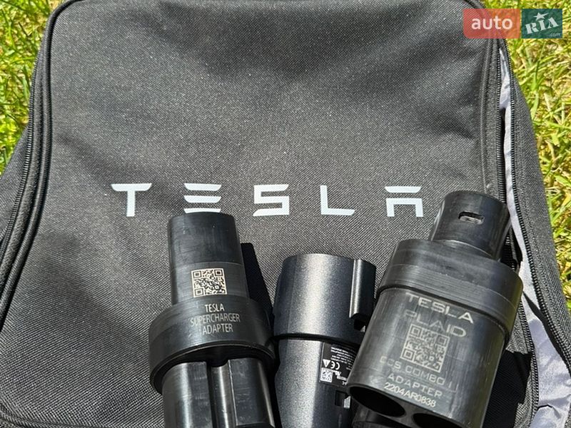 Лифтбек Tesla Model S 2021 в Киеве