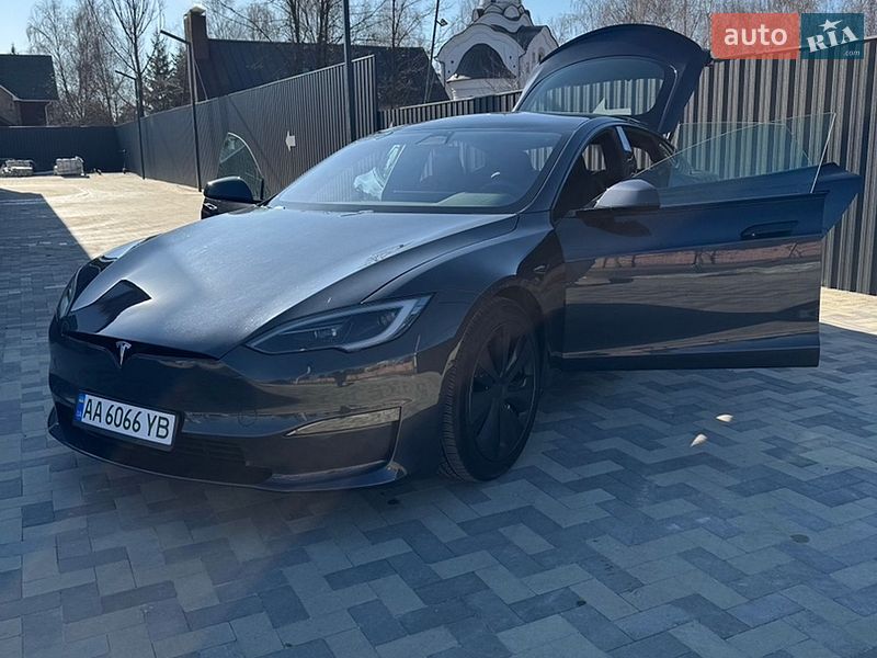 Лифтбек Tesla Model S 2023 в Киеве
