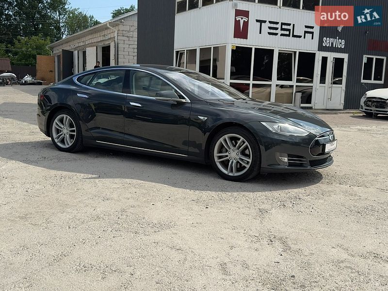 Лифтбек Tesla Model S 2013 в Виннице