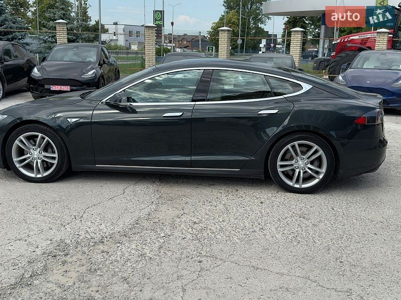 Лифтбек Tesla Model S 2013 в Виннице