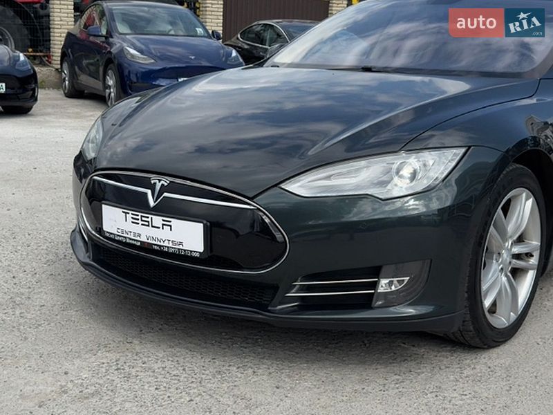 Лифтбек Tesla Model S 2013 в Виннице