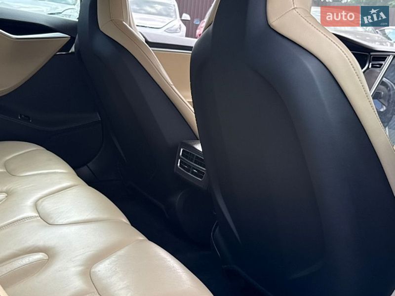 Лифтбек Tesla Model S 2013 в Виннице