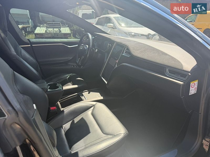 Лифтбек Tesla Model S 2016 в Дубно