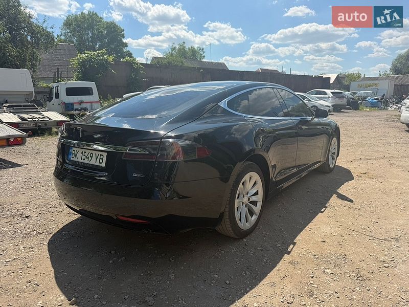 Лифтбек Tesla Model S 2016 в Дубно
