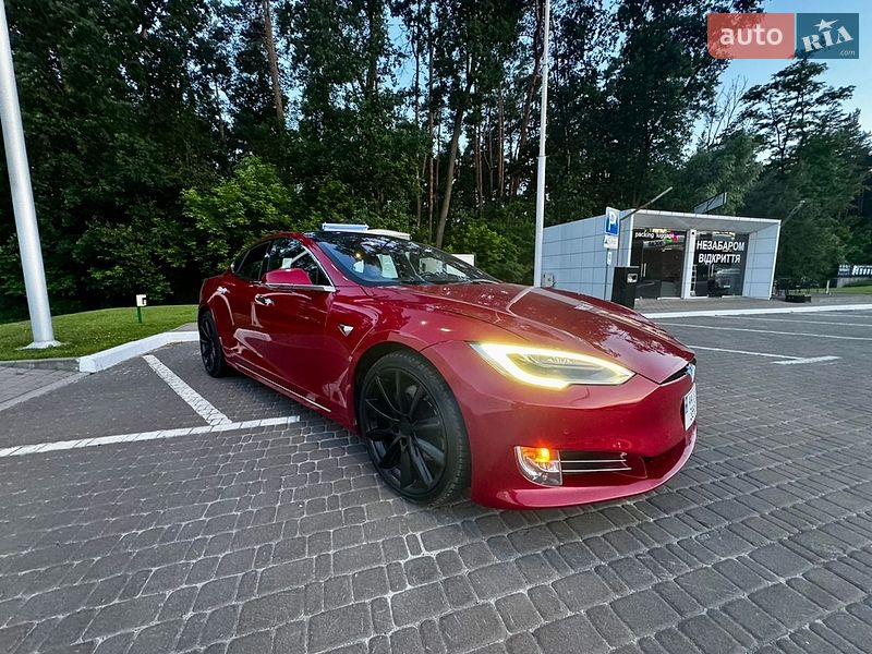 Ліфтбек Tesla Model S 2018 в Дніпрі