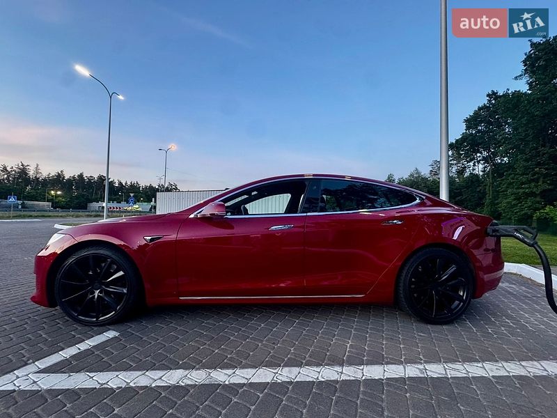 Ліфтбек Tesla Model S 2018 в Дніпрі