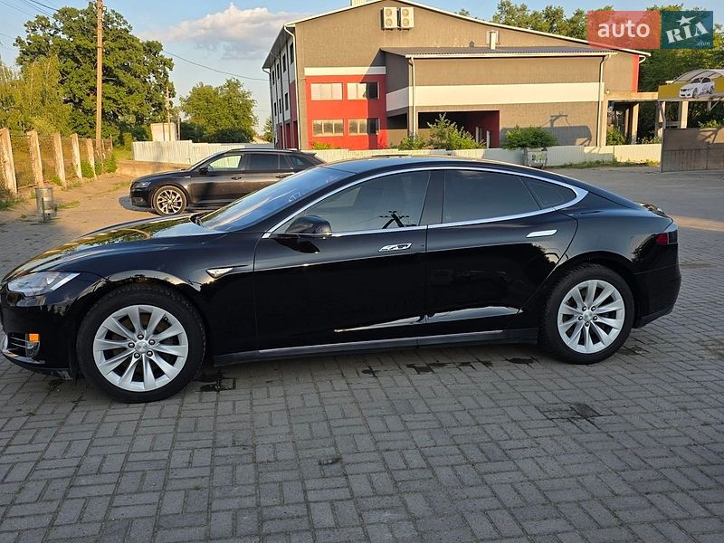 Tesla Model S 2016