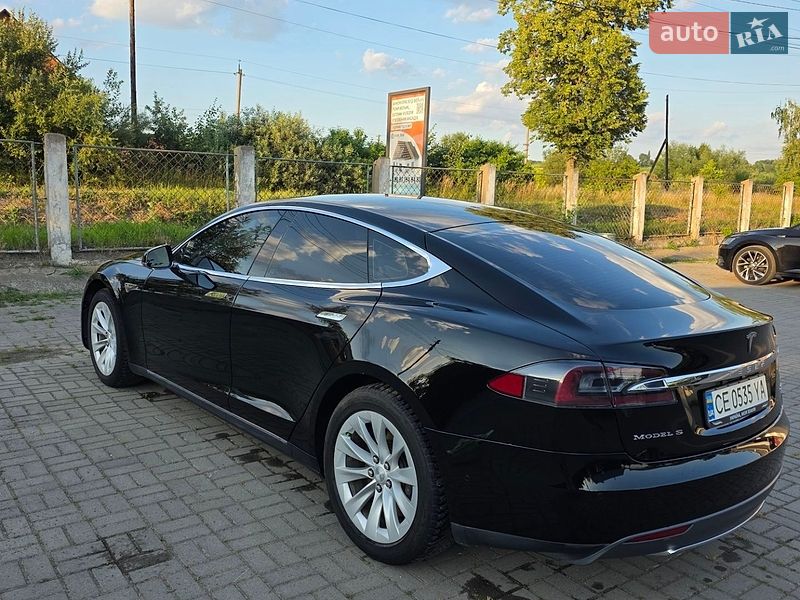 Лифтбек Tesla Model S 2016 в Сторожинце