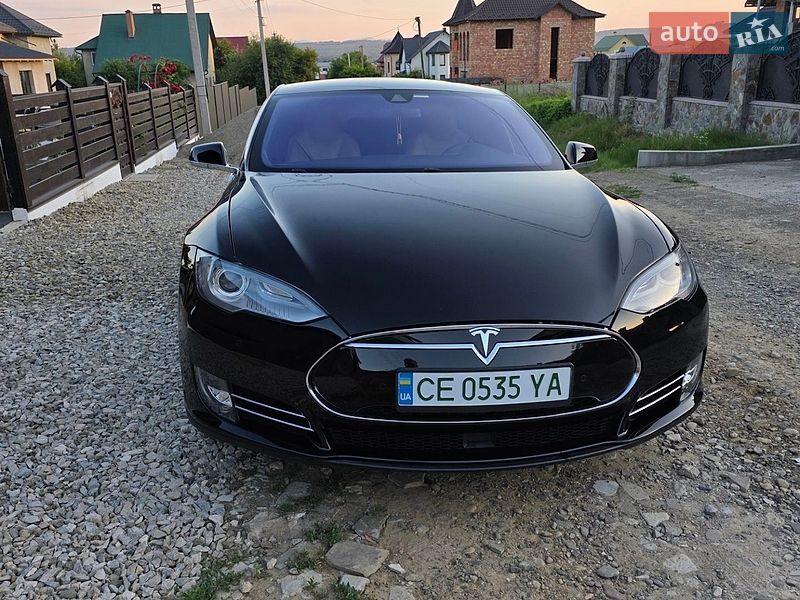 Лифтбек Tesla Model S 2016 в Сторожинце