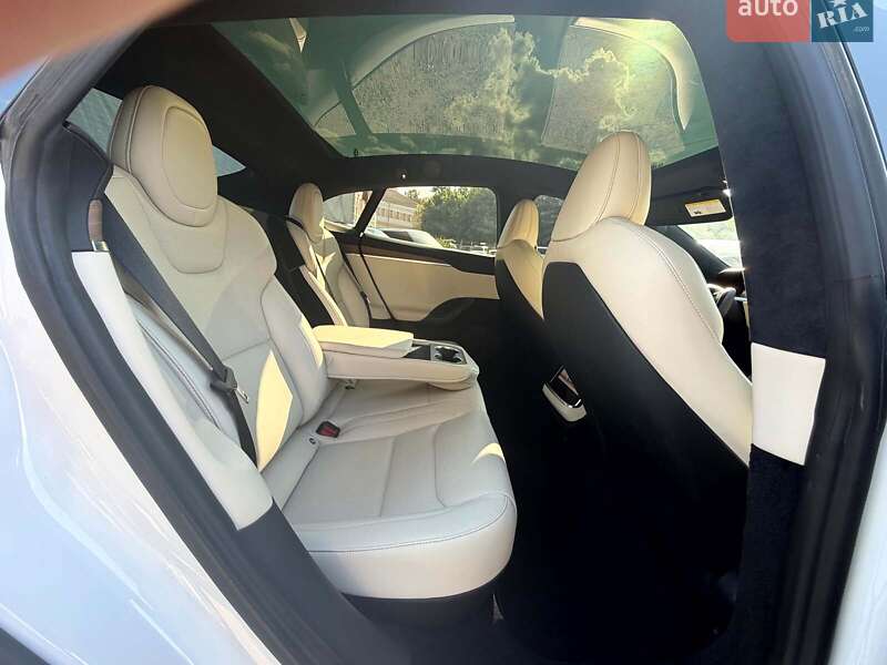 Ліфтбек Tesla Model S 2022 в Вінниці