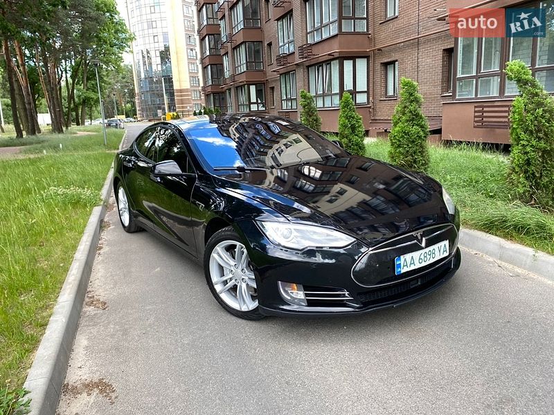 Лифтбек Tesla Model S 2015 в Чернигове