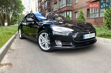 Лифтбек Tesla Model S 2015 в Чернигове