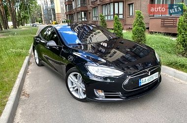 Лифтбек Tesla Model S 2015 в Чернигове