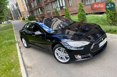 Лифтбек Tesla Model S 2015 в Чернигове