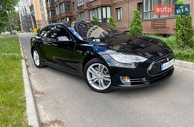 Лифтбек Tesla Model S 2015 в Чернигове