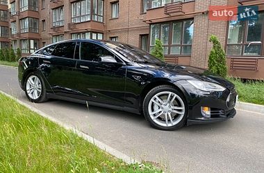 Лифтбек Tesla Model S 2015 в Чернигове
