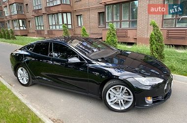Лифтбек Tesla Model S 2015 в Чернигове