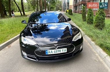 Лифтбек Tesla Model S 2015 в Чернигове