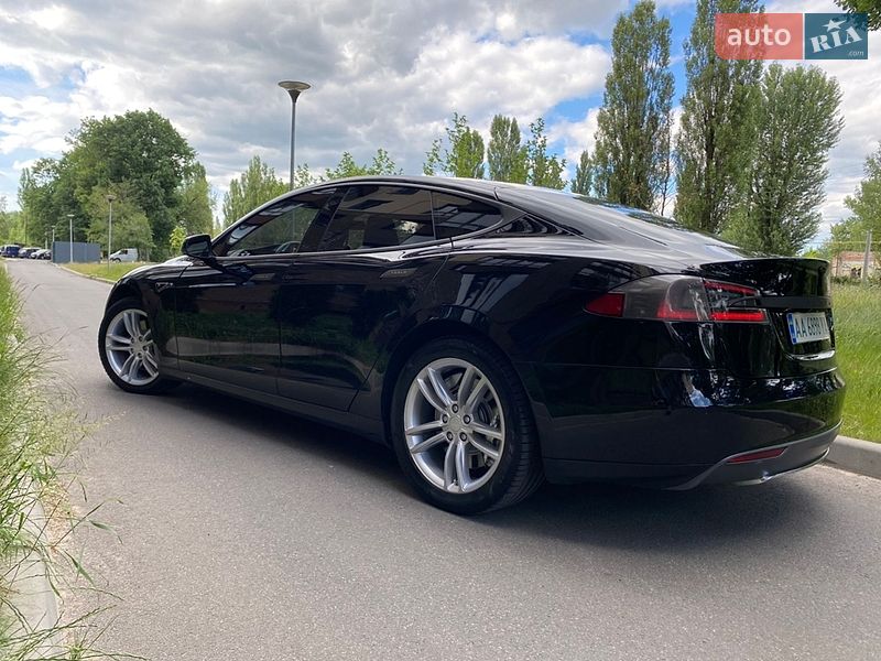 Лифтбек Tesla Model S 2015 в Чернигове