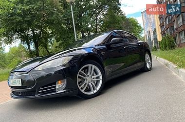 Лифтбек Tesla Model S 2015 в Чернигове