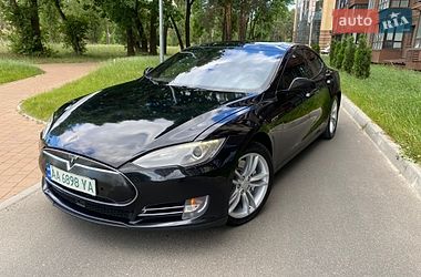 Лифтбек Tesla Model S 2015 в Чернигове