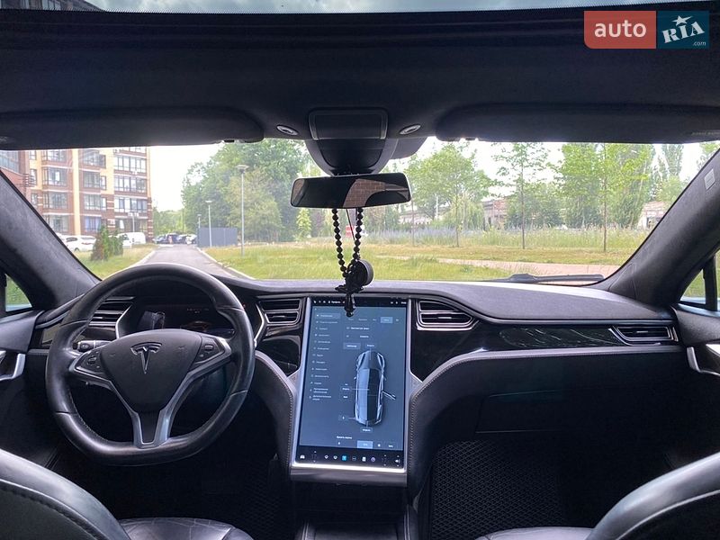 Лифтбек Tesla Model S 2015 в Чернигове