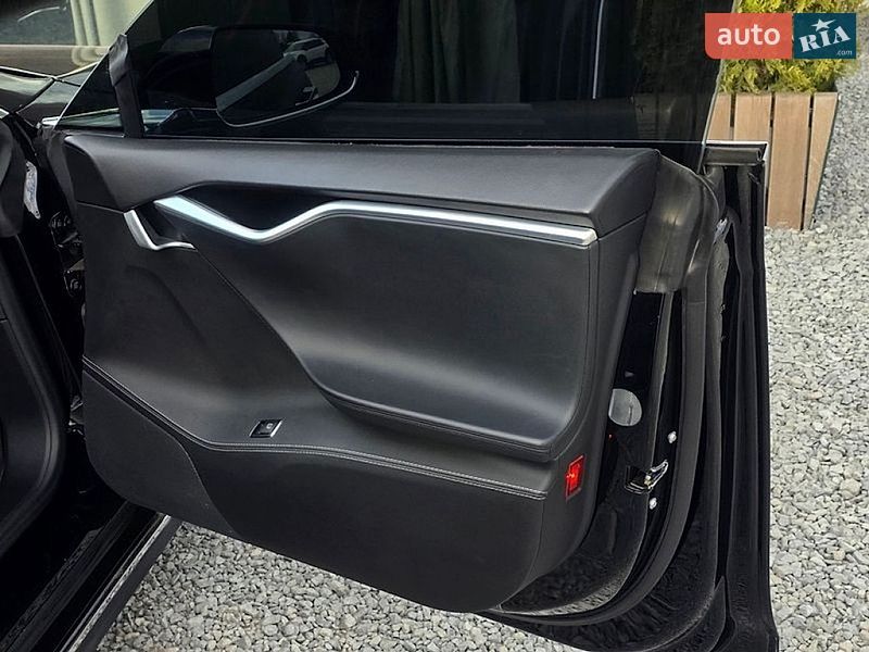 Лифтбек Tesla Model S 2014 в Тернополе