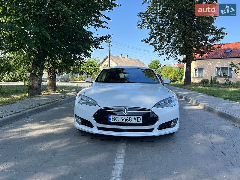 Лифтбек Tesla Model S 2015 в Бродах