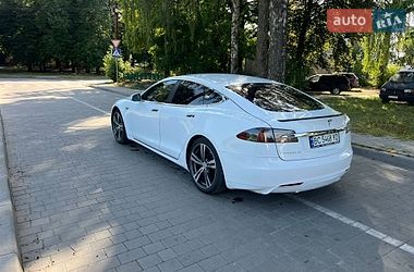 Лифтбек Tesla Model S 2015 в Бродах