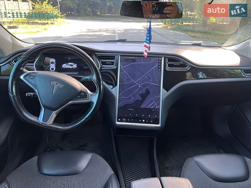 Лифтбек Tesla Model S 2015 в Бродах
