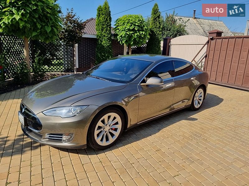 Tesla Model S 2015