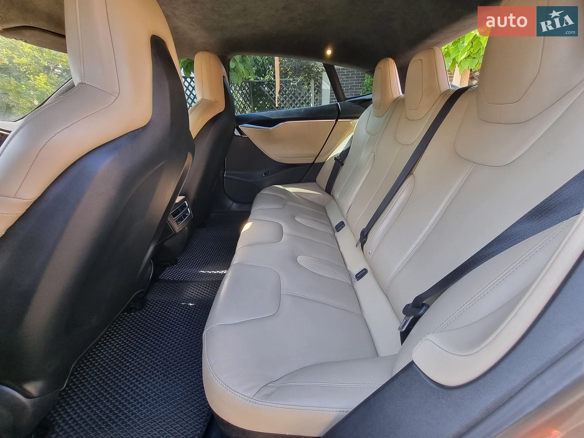 2015 Tesla Model S - мініатюра 14