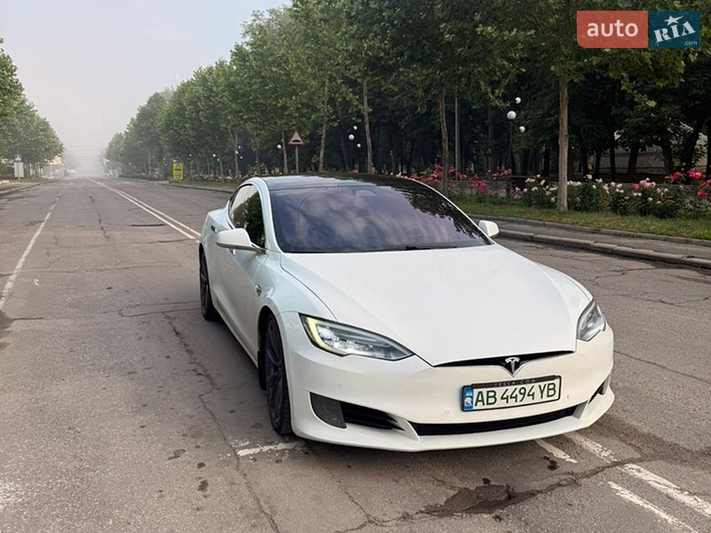 Ліфтбек Tesla Model S 2017 в Звенигородці фото Ліфтбек Tesla Model S 2017 в Звенигородці