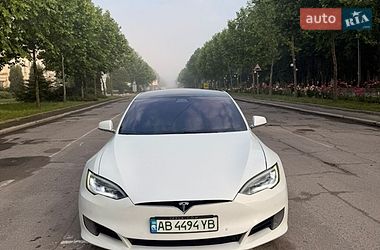 Ліфтбек Tesla Model S 2017 в Звенигородці фото 10 Ліфтбек Tesla Model S 2017 в Звенигородці