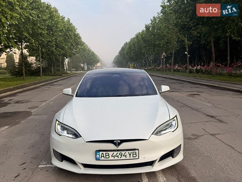 Ліфтбек Tesla Model S 2017 в Звенигородці фото 10 Ліфтбек Tesla Model S 2017 в Звенигородці