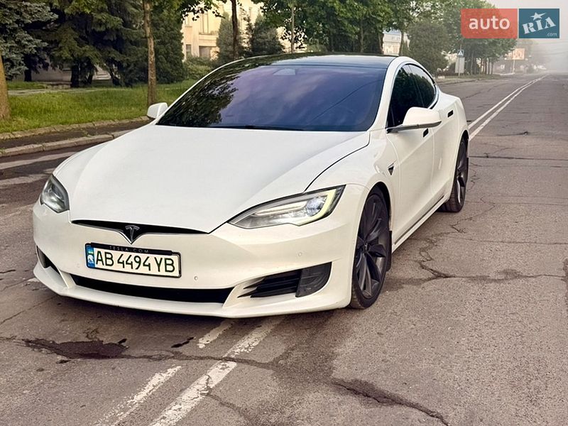 Ліфтбек Tesla Model S 2017 в Звенигородці фото 3 Ліфтбек Tesla Model S 2017 в Звенигородці