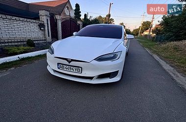 Ліфтбек Tesla Model S 2017 в Звенигородці фото 4 Ліфтбек Tesla Model S 2017 в Звенигородці