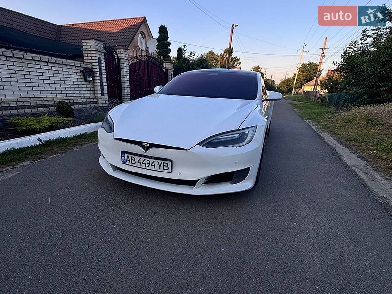 Ліфтбек Tesla Model S 2017 в Звенигородці фото 4 Ліфтбек Tesla Model S 2017 в Звенигородці
