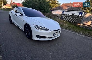 Ліфтбек Tesla Model S 2017 в Звенигородці фото 5 Ліфтбек Tesla Model S 2017 в Звенигородці