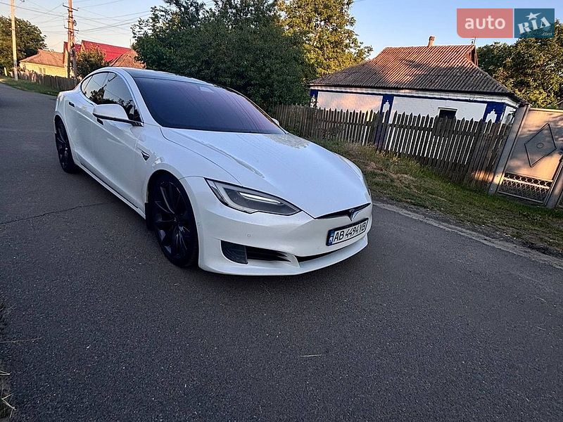Ліфтбек Tesla Model S 2017 в Звенигородці фото 5 Ліфтбек Tesla Model S 2017 в Звенигородці