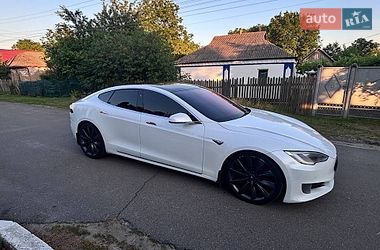 Ліфтбек Tesla Model S 2017 в Звенигородці фото 6 Ліфтбек Tesla Model S 2017 в Звенигородці
