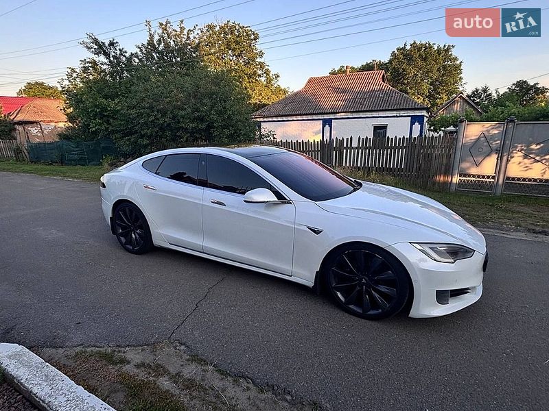 Ліфтбек Tesla Model S 2017 в Звенигородці фото 6 Ліфтбек Tesla Model S 2017 в Звенигородці