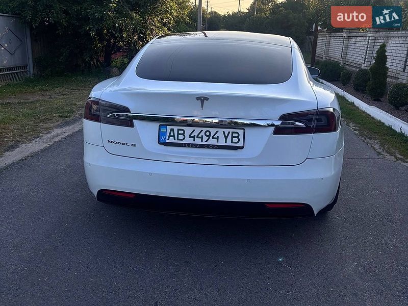 Ліфтбек Tesla Model S 2017 в Звенигородці фото 9 Ліфтбек Tesla Model S 2017 в Звенигородці