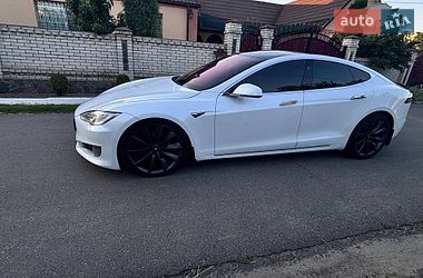 Ліфтбек Tesla Model S 2017 в Звенигородці фото 7 Ліфтбек Tesla Model S 2017 в Звенигородці