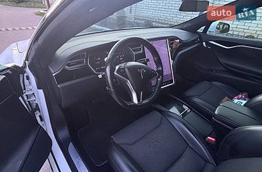 Ліфтбек Tesla Model S 2017 в Звенигородці фото 11 Ліфтбек Tesla Model S 2017 в Звенигородці