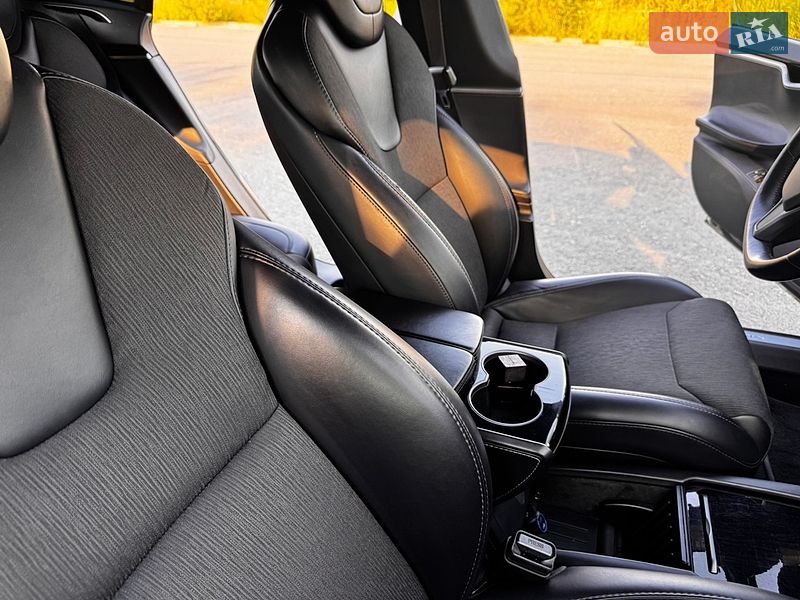Лифтбек Tesla Model S 2018 в Трускавце