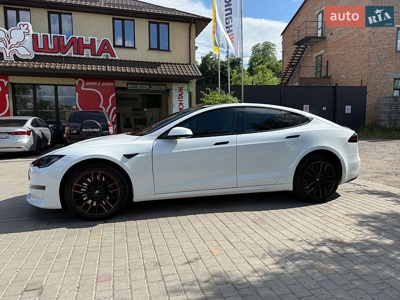 Лифтбек Tesla Model S 2022 в Виннице